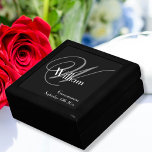 Caja De Regalo Regalo de Groomsman Moda moderna de escritura mono<br><div class="desc">Boda Groomsman Groomsmen Regala Moderno Guión Monograma Elegante Moda Keepsake Caja de Regalo. Haga clic en personalizar esta plantilla para personalizar con el Monograma Inicial, el nombre y la fecha rápida y fácilmente. Regalo Groomsman Regalo Moderno Monograma Script Elegante Caja de Regalos de Moda, es parte de la colección Groomsman...</div>