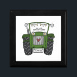 Caja De Regalo Regalo de matrimonio de campo de Green Tractor per<br><div class="desc">Un regalo de boda de granja de tractores que puede ser personalizado. Si desea cambiar el tamaño o el tipo de letra,  haga clic en el botón de edición para personalizar. El embalaje en el tractor está en una crema sutil y blanco.</div>