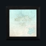 Caja De Regalo Sea Foam Beach Wedding Turtle Cualquier Miembro ID<br><div class="desc">Una textura acuática en los tonos suaves del mar y de la arena es el fondo de elementos marinos como las estrellas de mar y las conchas realzadas con espuma marina para crear las piezas de esta suite boda. La caja de regalo del boda que se muestra aquí presenta todo...</div>