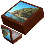 Caja De Regalo Serene Yelapa 0758 Keepsake Box<br><div class="desc">Pintura de la colección "Serene Yelapa 0758" Personalice en la página del producto o haga clic en el botón "Personalizar" para obtener más opciones de diseño. Diseño creado a partir de mi pintura "Serene Yelapa 0758" que capta una colina en Yelapa, Jalisco, México, localizada justo al sur de Puerto Vallarta....</div>