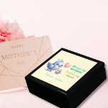 Caja De Regalo Siempre mi madre - Mamá de pájaro y joyería de mad<br><div class="desc">¿Buscando el regalo perfecto del Día de la Madre para mostrarle a tu madre algo de amor? Echa un vistazo a esta adorable caja de regalo de joyas de madera con un pájaro dulce y su bebé, junto con el mensaje más sincero: "Siempre mi madre, para siempre mi amigo". Incluso...</div>