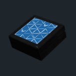 Caja De Regalo Triángulo Azul de la Fuerza Aérea de Estados Unido<br><div class="desc">Este diseño presenta un elegante y moderno patrón de triángulo azul, que simboliza la innovación, la fuerza y la precisión de la Fuerza Aérea de Estados Unidos. Esta audaz obra de arte, que representa la dedicación y la excelencia, rinde homenaje a los valores y la misión de la Fuerza Aérea,...</div>