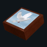 Caja De Regalo Trinket Box Dove<br><div class="desc">Caja de cartón en madera de roble dorada con estampado de paloma. Se muestra un gran tamaño. Personalizar este artículo o compra tal cual. Imagen de stock freepik.com</div>
