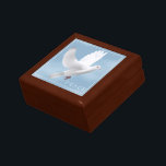 Caja De Regalo Trinket Box Dove<br><div class="desc">Caja de cartón en madera de roble dorada con estampado de paloma. Personalizar este artículo o compra tal cual. Imagen de stock freepik.com</div>