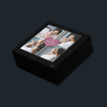 Caja De Regalo Un regalo del Día de la Madre | COLLAGE DE FOTOS<br><div class="desc">Un regalo perfecto para el primer regalo del día de la madre. Es una caja de regalo,  Personalizar para hacerlo más personal agregando sus propias imágenes y nombre o mensaje. Proteja esta colección para ver los elementos coincidentes. ¿Tienes deseos de diseño personal específicos? ¡Siéntete libre de contactarme!</div>