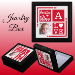 Caja De Regalo Vibes positivas agregan foto gris rojo inicial<br><div class="desc">Guarda joyería / caja de regalo de joyería. Personaliza con una foto inicial. Vibes positivas / Amor,  con un corazón de amor y los colores rojo,  gris y blanco.</div>