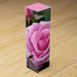 Caja de Rosa Romántica Personalizada de Rosa<br><div class="desc">Caja de vinos Rosa Rosa Rosa Personalizada Cajas de rosa rosa rosa Rosa Cajas de regalo Cajas de joyería Cajas de rosa rosado Clásicas Cajas de Personalizable Tu nombre Aquí Cajas de Vino Regalo Cajas de Vino Rosa Recuerdos para Hombres, Mujeres, Niños, Chicas Haga clic en "Personalizar" para añadir más...</div>