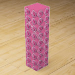 Caja de Rosa Romántica Personalizada de Rosa<br><div class="desc">Caja de vinos Rosa Rosa Rosa Personalizada Cajas de rosa rosa rosa Rosa Cajas de regalo Cajas de joyería Cajas de rosa rosado Clásicas Cajas de Personalizable Tu nombre Aquí Cajas de Vino Regalo Cajas de Vino Rosa Recuerdos para Hombres, Mujeres, Niños, Chicas Haga clic en "Personalizar" para añadir más...</div>