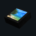 Caja de Trinket Tropical Island Beach<br><div class="desc">Tropical Beach Trinket Box de tamaño reducido. Hay varios colores y tamaños disponibles. Todo el mundo tiene un lugar perfecto para relajarse,  ya sea real o imaginario. Esta es una de las mías. Es difícil de encontrar y más difícil de salir. No,  no te diré dónde.</div>