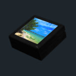 Caja de Trinket Tropical Island Beach<br><div class="desc">Tropical Beach Trinket Box de tamaño reducido. Hay varios colores y tamaños disponibles. Todo el mundo tiene un lugar perfecto para relajarse,  ya sea real o imaginario. Esta es una de las mías. Es difícil de encontrar y más difícil de salir. No,  no te diré dónde.</div>