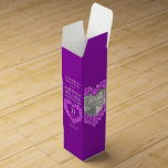 Caja de vinos con fotos del corazón del aniversari<br><div class="desc">33.ª caja de regalo de Aniversario de la Avenencia Morada, vino o licores. Hermosos amatistas en corazones sobre púrpura con la plantilla de efecto de piedra fotográfica Amethyst Boda Aniversario embalaje de caja de vino. Personalizar con el nombre de su destinatario o detalles de su familia y foto. El año...</div>