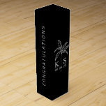 Caja de vinos de la fiesta de casamiento de Tuxedo<br><div class="desc">Caja de vinos personalizada de la Fiesta de Boda de Tuxedo - fácil de personalizar con nombres y fecha de boda</div>
