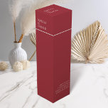 Caja de vinos minimalista de Boda rojo Crimson<br><div class="desc">Añada un toque de elegancia a su boda con nuestra minimalista caja de vino tinto crimson, diseñada para complementar nuestra suite de papelería. Con un elegante fondo rojo intenso y texto blanco, esta etiqueta equilibra perfectamente la simplicidad y la sofisticación. La cuidadosa tipografía y el diseño cohesivo aseguran que sus...</div>