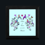 Caja decorativa del recuerdo de Beshert Chuppah<br><div class="desc">El ilustracion gráfico que simboliza un chuppah con los pájaros coloridos,  las flores,  y los corazones diseñan.  Modifique su mensaje para requisitos particulares personal para alguien especial para cualquier ocasión.</div>