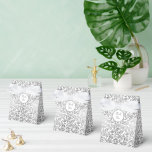 Caja Para Regalos 50 y fabulosos Natación Plata Floral Swirls<br><div class="desc">50 y Fabuloso Cumpleaños Fiesta Plata Decorativa Floral Swirls Favor Box.</div>