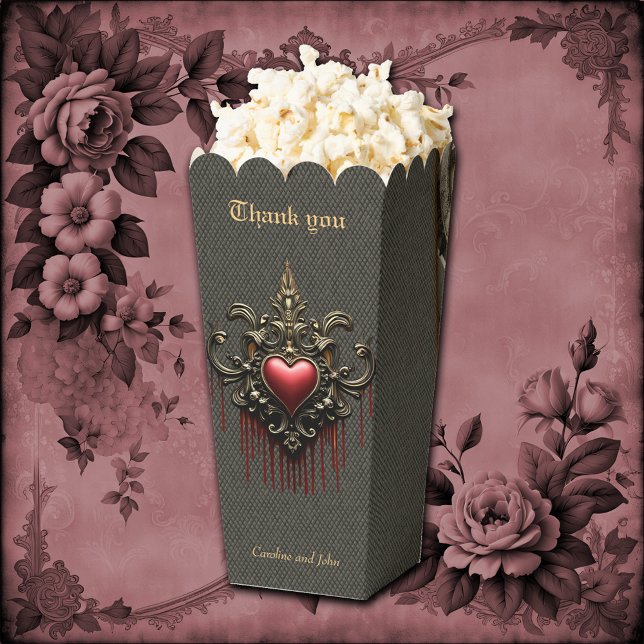 Caja Para Regalos Acentos dorados, rosas rojas y un corazón: (Subido por el creador)