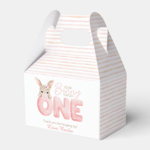 Caja Para Regalos Acuarela Un conejo es un huésped de un cumpleaños