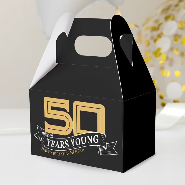 Caja Para Regalos Banner joven de 50 años Black & Gold (Black & Gold 50 Years Young Banner 50th Birthday Favor Box)