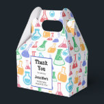 Caja Para Regalos Beakers and Flask Fun Science Pattern Cumpleaños<br><div class="desc">Pequeña caja de favores con un patrón divertido y colorido. Los investigadores científicos vivirán con vasos y frascos de diferentes formas y tamaños en colores alegres y brillantes.</div>