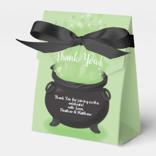 Caja Para Regalos Bebé está preparando un caldero de Halloween para 