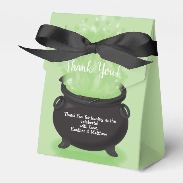 Caja Para Regalos Bebé está preparando un caldero de Halloween para  (Front Side)