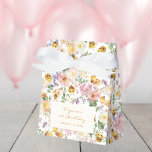 Caja Para Regalos Bee Birthday<br><div class="desc">Encanta a tus huéspedes con nuestra caja favorita con patrones extravagantes y texto de personalizable, una encantadora adición a nuestra colección de fiestas de cumpleaños de niños de abejas cutas. Esta caja presenta un caprichoso patrón de flores silvestres color agua rosa, crema y violeta, acentuadas por un hermoso eucalipto verde...</div>