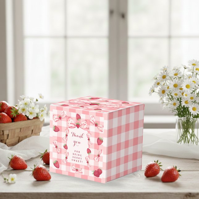 Caja Para Regalos Berry First Birthday Red Gingham Bows Square (Berry First Birthday Red Gingham Bows Square Favor Boxes - Classic 2x2x2)