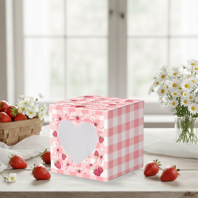 Caja Para Regalos Berry First Birthday Red Gingham Bows Square (Berry First Birthday Red Gingham Bows Square Favor Boxes - Heart 2x2x2)