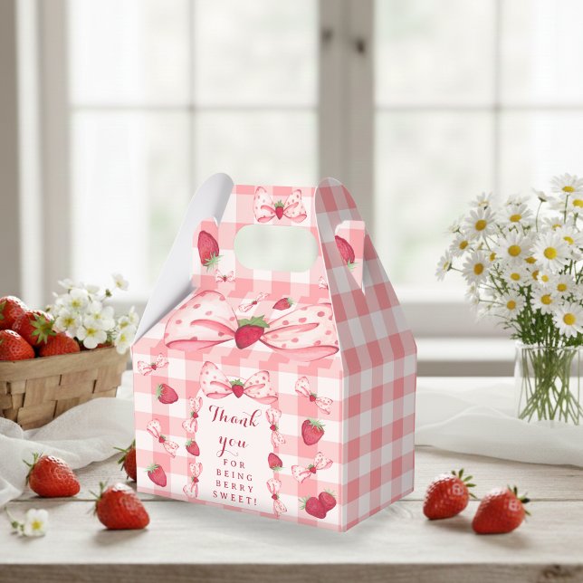 Caja Para Regalos Berry First Birthday Red Gingham Bows Square (Berry First Birthday Red Gingham Bows Square Favor Boxes - Gable 5x3x6.5 )