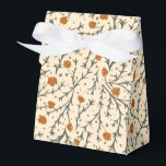 Caja Para Regalos Besos de Siempre Bajo el Muérdago<br><div class="desc">Un patrón invernal cálido y acogedor inspirado en el romance navideño de hoja perenne. Este hermoso diseño de patrón presenta ramas de muérdago de hoja perenne que fluyen sobre un fondo cálido y cremoso, salpicado de racimos de bayas de muérdago de color naranja intenso y delicados copos de nieve. Este...</div>