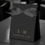 Caja Para Regalos Black Gold Modern Monograma Minimalista Nombre<br><div class="desc">Elevar los favores de su evento con nuestro Clásico Elegante Moderno Monograma Minimalista Favor Box. Diseñadas meticulosamente, estas cajas de favores combinan perfectamente la sofisticación atemporal con el minimalismo contemporáneo, convirtiéndolos en una adición elegante y memorable a tu celebración. Diseñadas con precisión y atención a los detalles, estas cajas son...</div>
