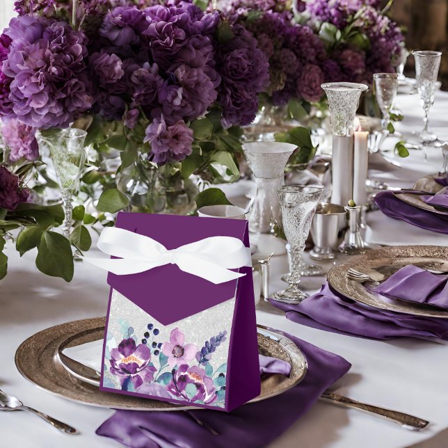 Caja Para Regalos Boda de Acuarela Floral Morado y Brillo Plateado (Angled view violet luxury botanical elegant chic purple floral silver glitter Favor Box)