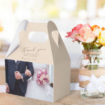 Caja Para Regalos Boda de fotos Gracias Personalizable<br><div class="desc">Una moderna caja de fotos de bodas con los nombres de su boda, su novia y su hermano y la fecha del boda. Tipo de letra de guión moderno. Puede cambiar fácilmente todo el texto y la foto. También puede cambiar el color de fondo utilizando las herramientas de diseño después...</div>