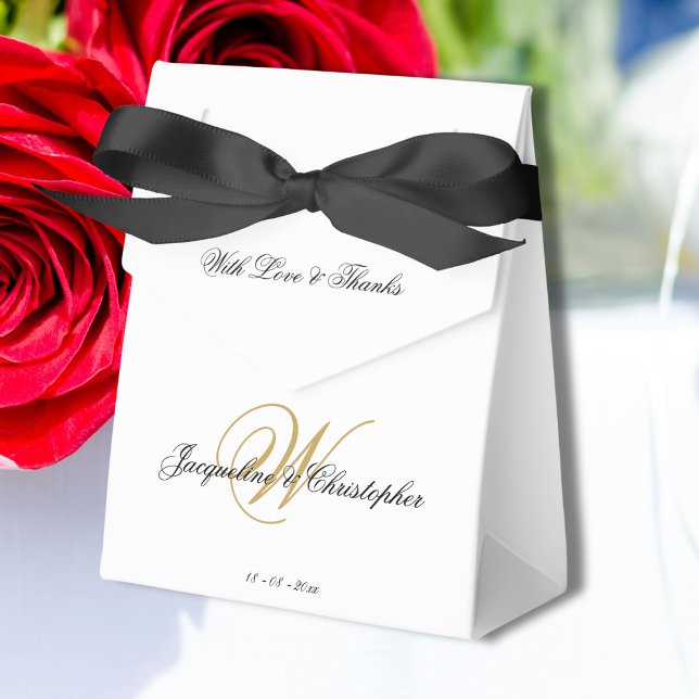 Caja Para Regalos Boda de guiones de Moda monograma simple y elegant (White, Black and Gold - Simple Elegant Monogram with Chic Script Names Wedding Favor Boxes.)
