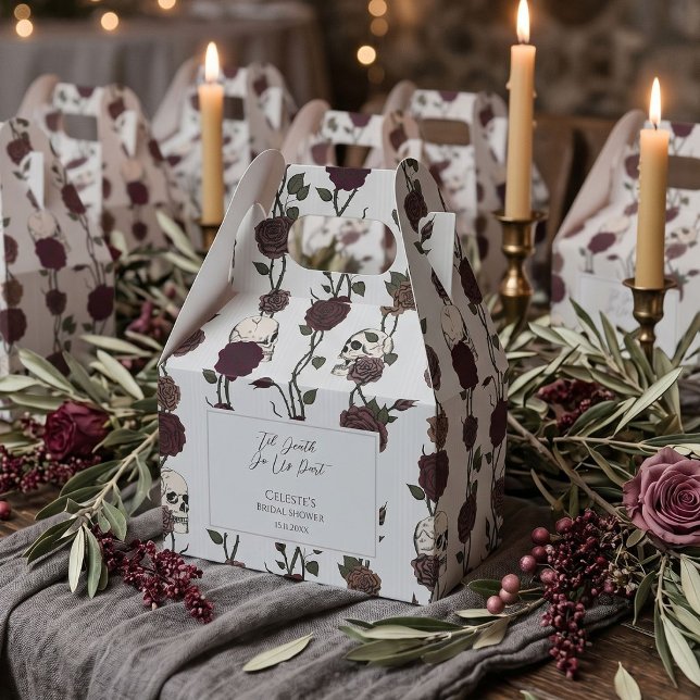 Caja Para Regalos Boda Suave Gris Claro Gótico (Soft Gothic Wedding Favor Box features hand-drawn ink art with romantic skulls and maroon roses)
