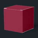 Caja Para Regalos Borgoña<br><div class="desc">El burgundy es un color intenso y profundo que combina el rojo oscuro con tonos subyacentes de púrpura y a veces marrón. A menudo se describe como sofisticado,  lujoso y cálido,  similar al color del vino tinto de la región de Borgoña en Francia.</div>