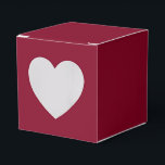 Caja Para Regalos Borgoña<br><div class="desc">El burgundy es un color intenso y profundo que combina el rojo oscuro con tonos subyacentes de púrpura y a veces marrón. A menudo se describe como sofisticado,  lujoso y cálido,  similar al color del vino tinto de la región de Borgoña en Francia.</div>