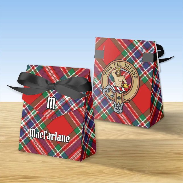 Caja Para Regalos Clan MacFarlane Escudo sobre Red Tartán (Subido por el creador)