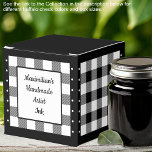 Caja Para Regalos Comprobación de búfalo - Clásico blanco y negro<br><div class="desc">Casilla de selección clásica de búfalos blancos y negros. El texto en ambos lados del cuadro es personalizable. Si utiliza el botón/herramienta 'editar diseño', también puede agregar sus propias imágenes/fotos. Hay otras coloridas disponibles. Vea la colección de todos los tamaños de caja y colores de verificación de búfalo aquí: https://www.zazzle.com/collections/boxes_product_promotional_gift_buffalo_check-119842043554925619...</div>
