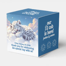Cute leopardo de las nieves dormido en Baby Shower