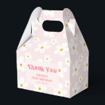 Caja Para Regalos Cute Pink Spring Daisy Birthday Gracias<br><div class="desc">Esta deliciosa caja de favores es más que un gesto de aprecio - es un keepsake en miniatura adornado con la belleza caprichosa de las margaritas rosas, agregando un toque de elegancia floral a tu celebración. Muestra tu apreciación con estilo usando estos cuadros de favor. El mensaje "Gracias" incluido en...</div>
