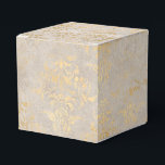 Caja Para Regalos Damasco de Vintage Rojo y Oro Crimson<br><div class="desc">Vintage caja de favores damasquinados de marfil con acentos de oro para complementar la colección de abajo.</div>