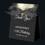 Caja Para Regalos Discoteca Disco Ball del Partido de los Años 70 de<br><div class="desc">Eleva tu celebración de cumpleaños número 70 con nuestra Caja de Favor Disco Ball de la Fiesta de los 70 Años. Esta caja de cambios capta la esencia de la era de la discoteca, lo que la convierte en la elección perfecta para un bash con temática disco o para cualquier...</div>
