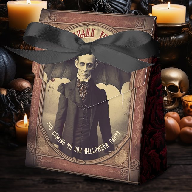 Caja Para Regalos Drácula de vampiro gótico en la fiesta de Hallowee (The perfect accompaniment to your Adult Halloween Party. Dracula Favor Box with Haunted Castle Back.)