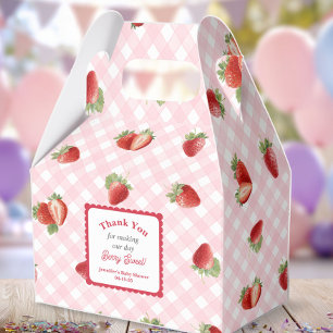 Caja Para Regalos Ducha de niña con fresa y cuadros rosados