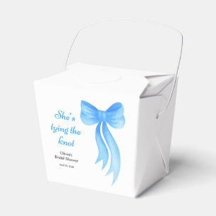 Caja Para Regalos Ducha de novia con lazo azul Ella está atando el n