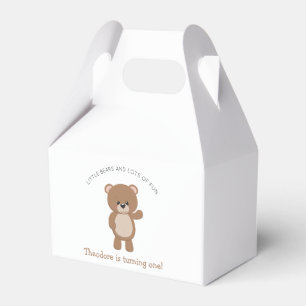 Caja Para Regalos El Oso Pequeño Se Está Convirtiendo En Un Primer C