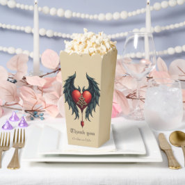 Caja Para Regalos Elegancia celta con corazón y alas.