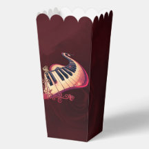 Elegancia en movimiento, el piano curvo.
