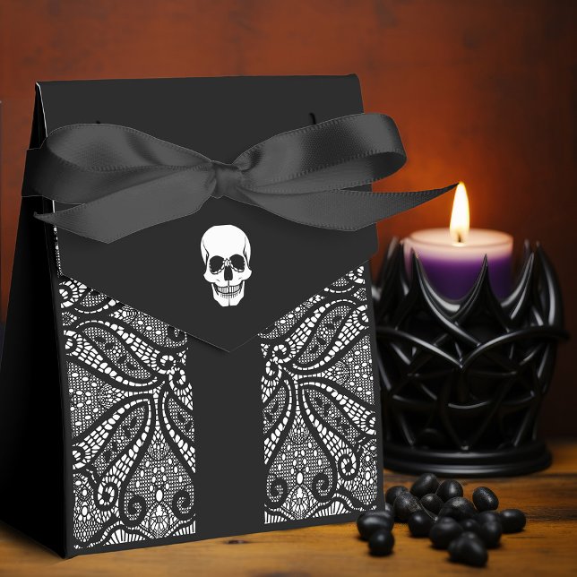 Caja Para Regalos Elegante Black Lace Gothic Skull Hallowedding (Gothic Halloween wedding favor packaging: Elegant black & white lace pattern with skull and ribbon.)